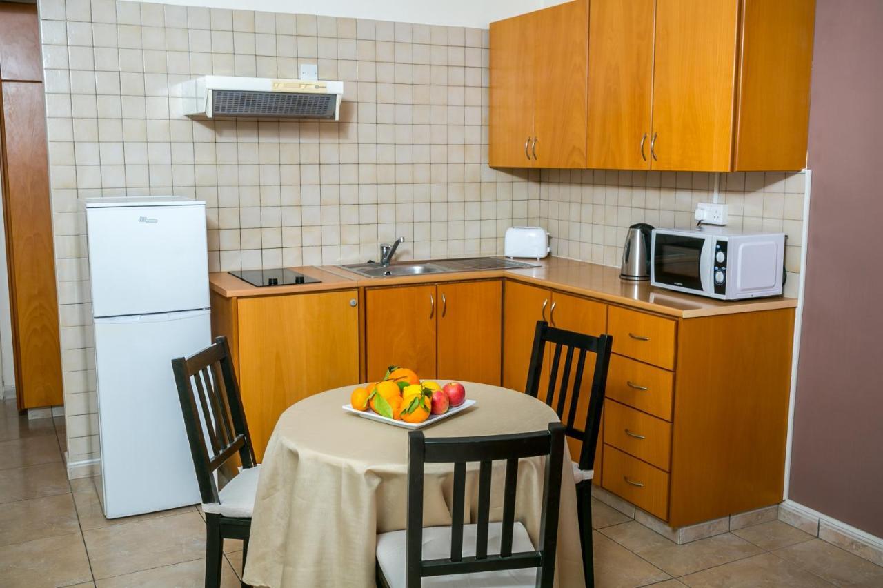 Crystallo Apartments Paphos Ngoại thất bức ảnh