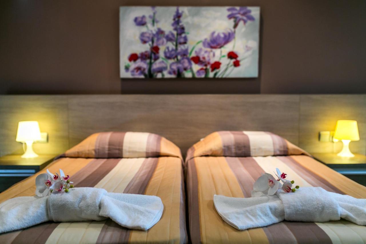 Crystallo Apartments Paphos Ngoại thất bức ảnh