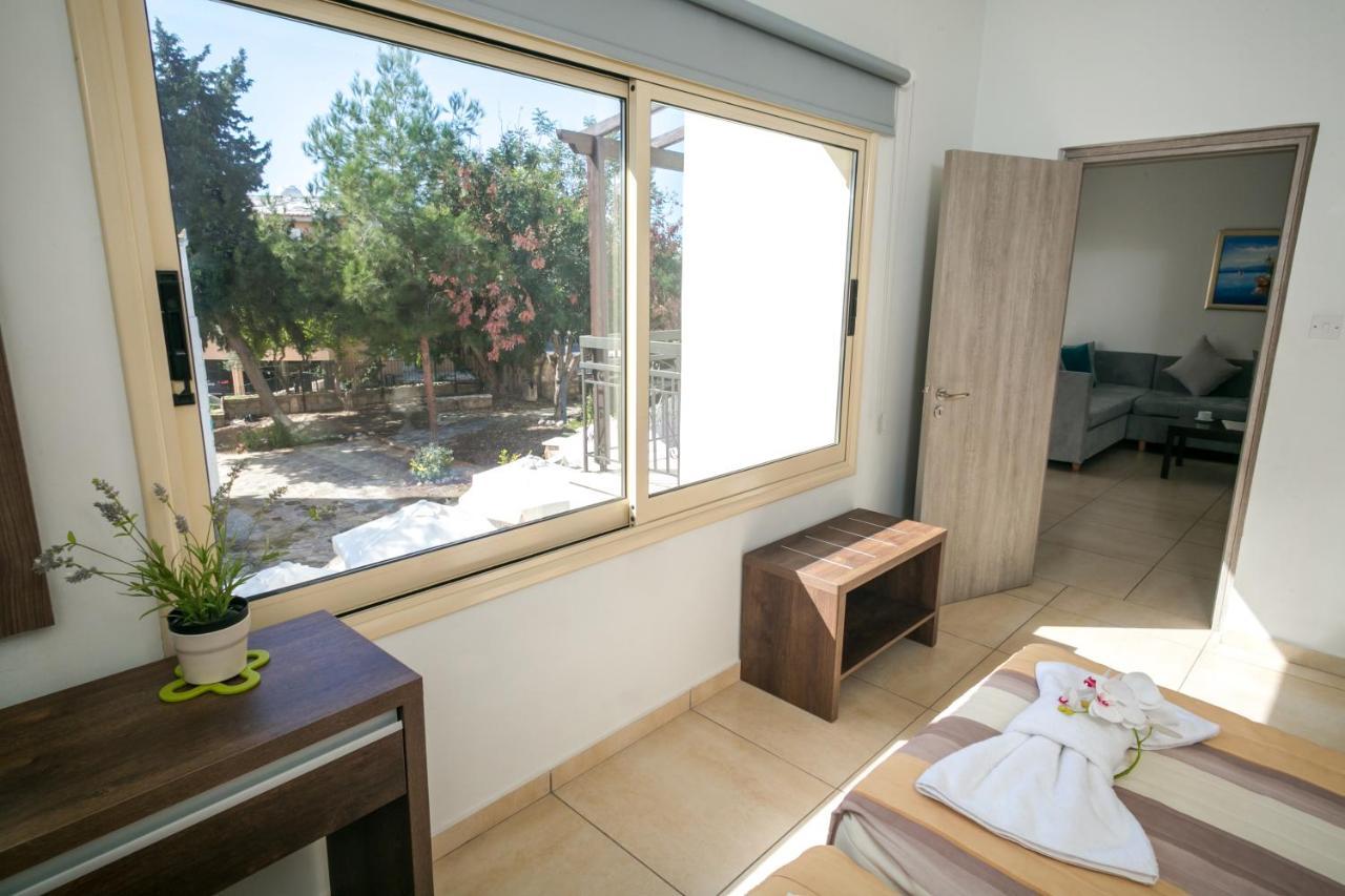 Crystallo Apartments Paphos Ngoại thất bức ảnh