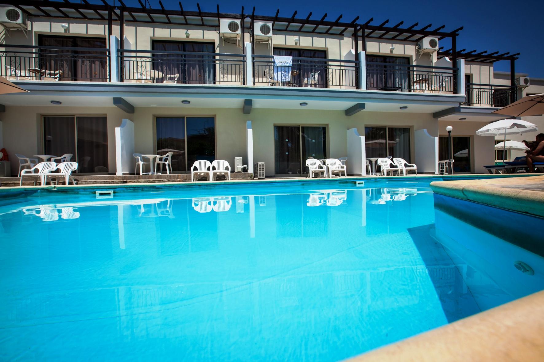 Crystallo Apartments Paphos Ngoại thất bức ảnh
