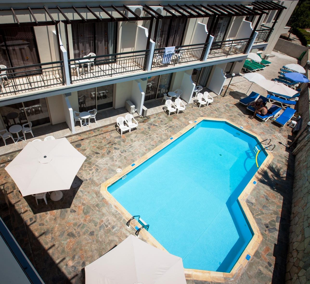 Crystallo Apartments Paphos Ngoại thất bức ảnh