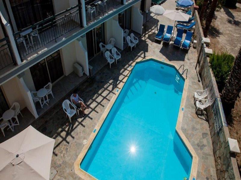 Crystallo Apartments Paphos Ngoại thất bức ảnh