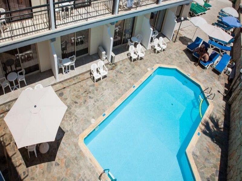 Crystallo Apartments Paphos Ngoại thất bức ảnh