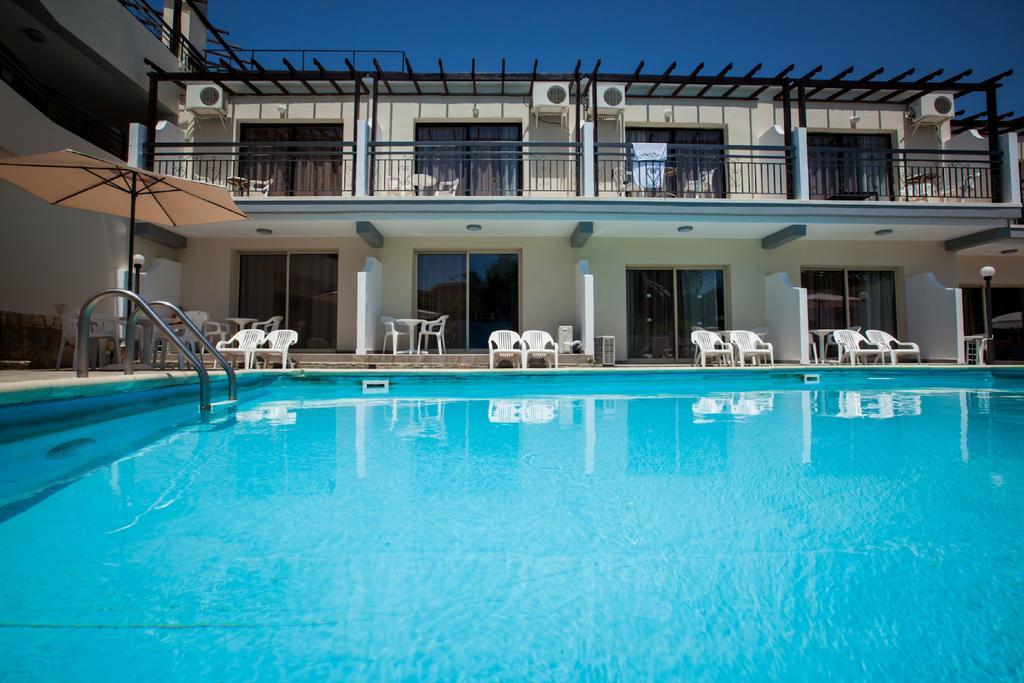 Crystallo Apartments Paphos Ngoại thất bức ảnh