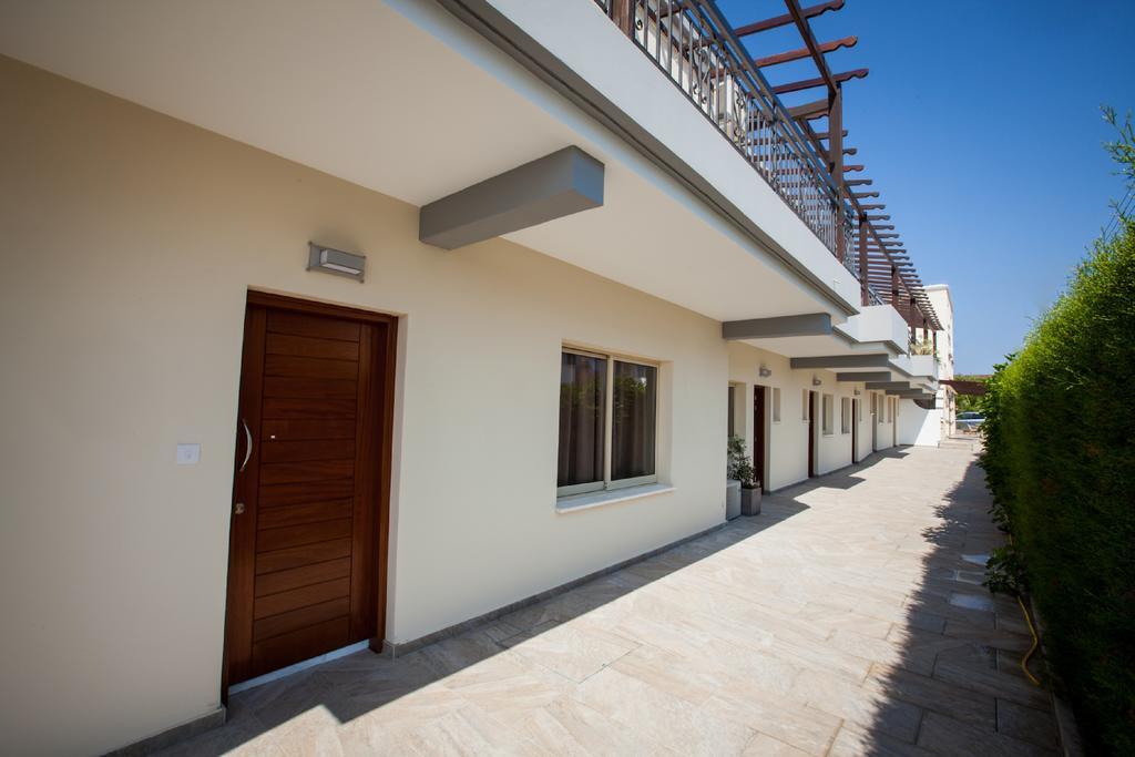 Crystallo Apartments Paphos Ngoại thất bức ảnh