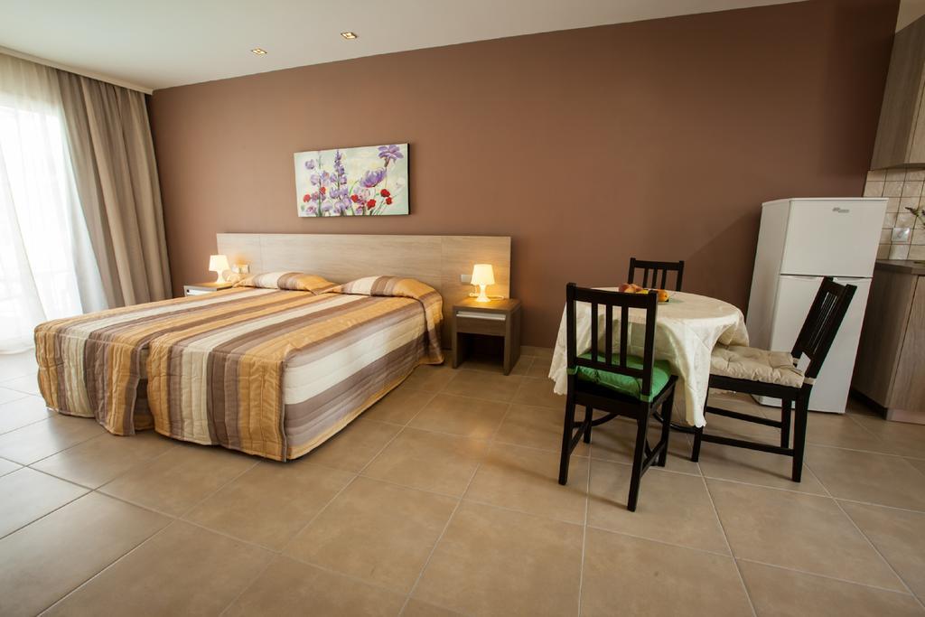 Crystallo Apartments Paphos Ngoại thất bức ảnh