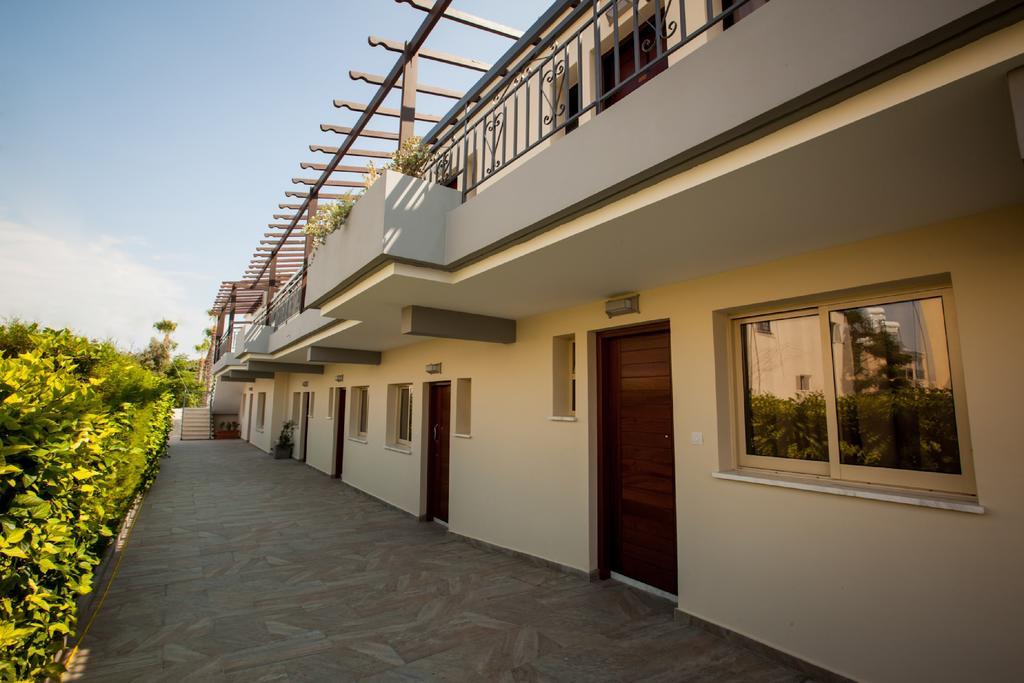 Crystallo Apartments Paphos Ngoại thất bức ảnh