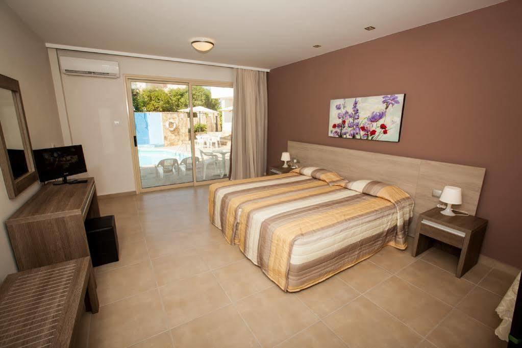 Crystallo Apartments Paphos Ngoại thất bức ảnh